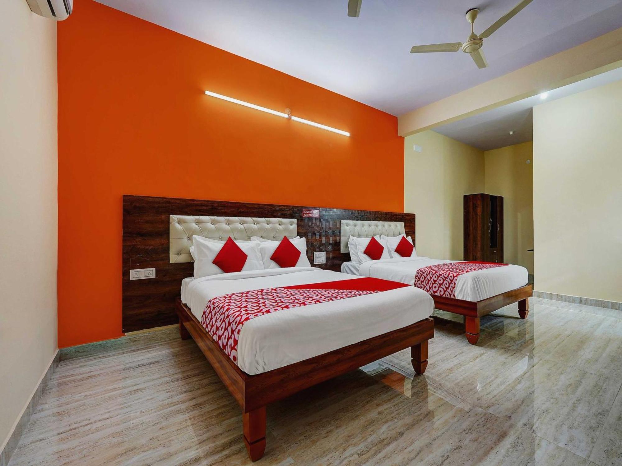 Oyo Flagship Shri Sai Palace Kumbalgod Dış mekan fotoğraf